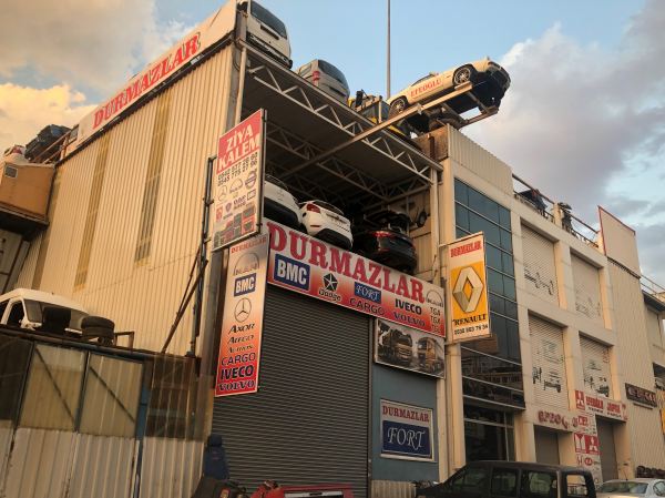 Biz Kimiz?